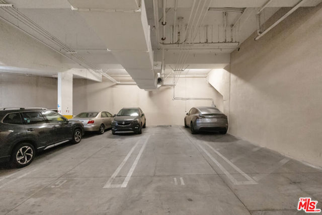 1409 Armacost Avenue, Los Angeles CA: https://media.crmls.org/mediaz/ae6dae0d-53ee-49de-96f8-4b12f9bbbce0.jpg