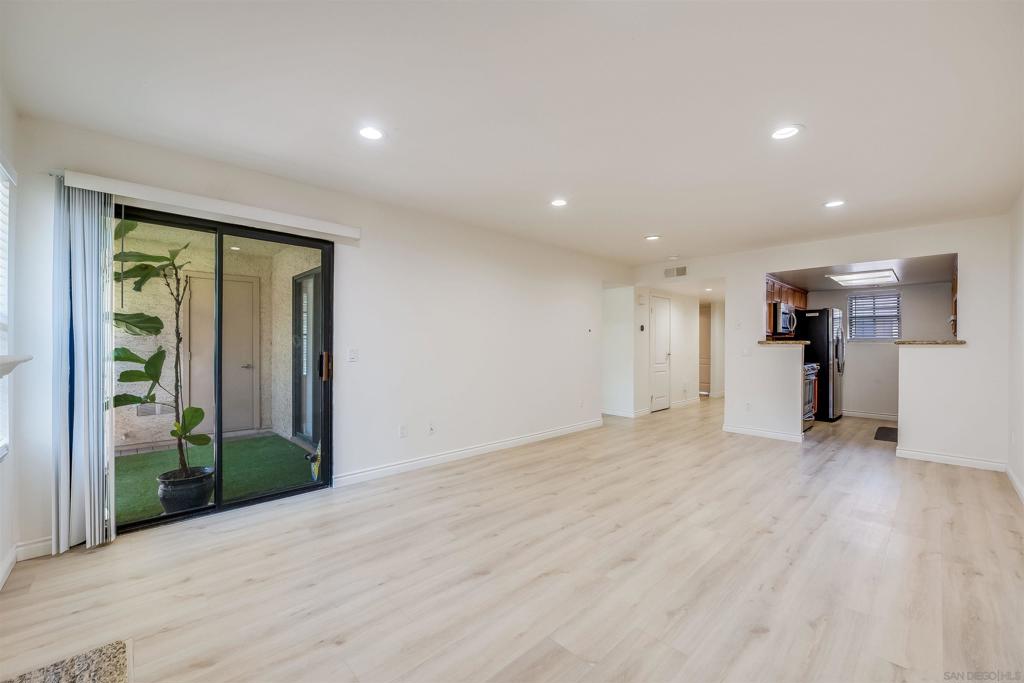 12051 Alta Carmel Ct - photo 4