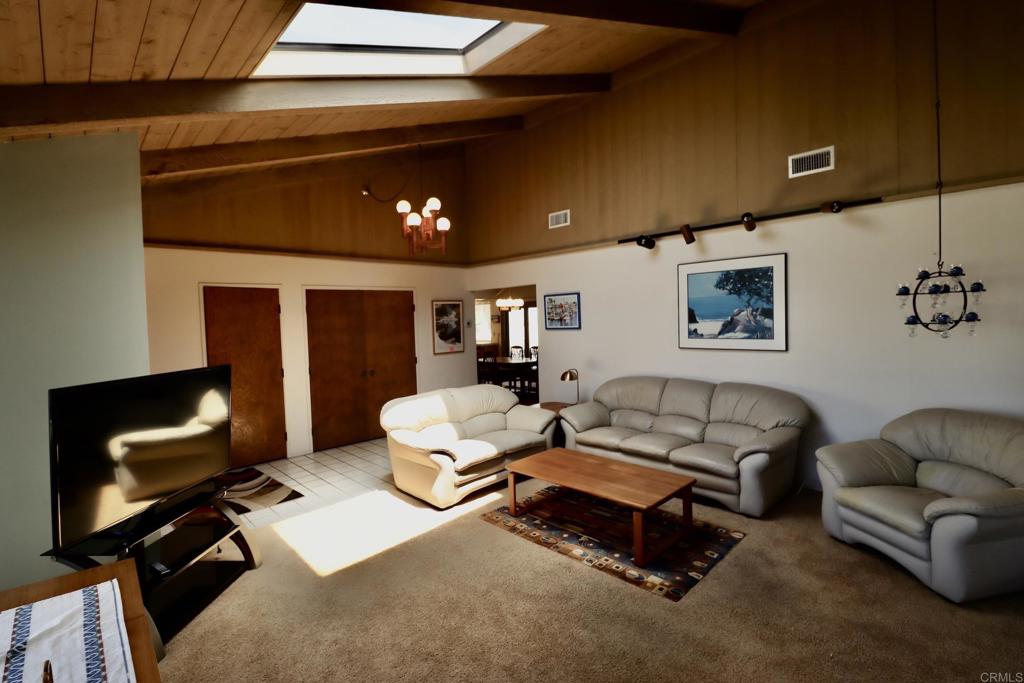 https://media.crmls.org/mediaz/ae6eeb63-6509-4b76-9303-9c58bd27d5a2.jpg?preset=X-Large