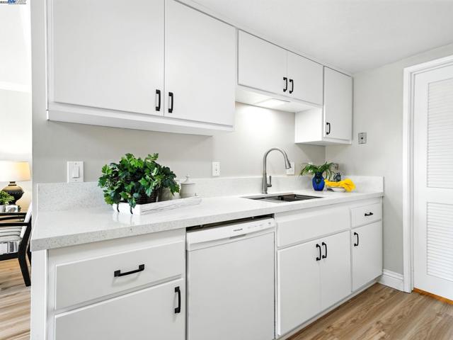 727 Sandpiper Cmn, Livermore CA: https://media.crmls.org/mediaz/ae6fabf8-0dae-4afe-b1e7-9b5c1409b8f3.jpg