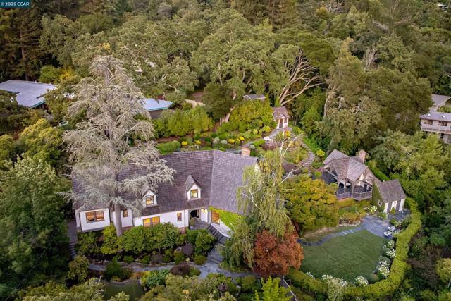 9 El Sueno, Orinda CA: https://media.crmls.org/mediaz/ae6fec76-197e-43e0-9e70-ef247638ad11.jpg