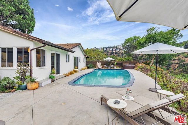 2316 Laurelmont Place, Los Angeles CA: https://media.crmls.org/mediaz/ae701953-64e8-46fb-9300-520a2e35e1be.jpg