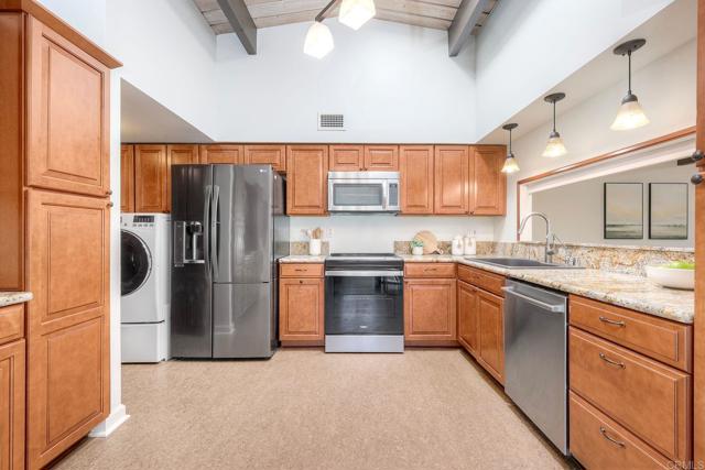 Detail Gallery Image 12 of 31 For 8835 Lake Ashmere Dr, San Diego,  CA 92119 - 4 Beds | 2 Baths