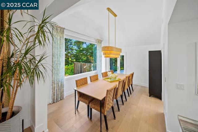 33 Los Arabis Circle, Lafayette CA: https://media.crmls.org/mediaz/ae715ad4-a5d7-47b0-b82d-9fe55304bc7d.jpg