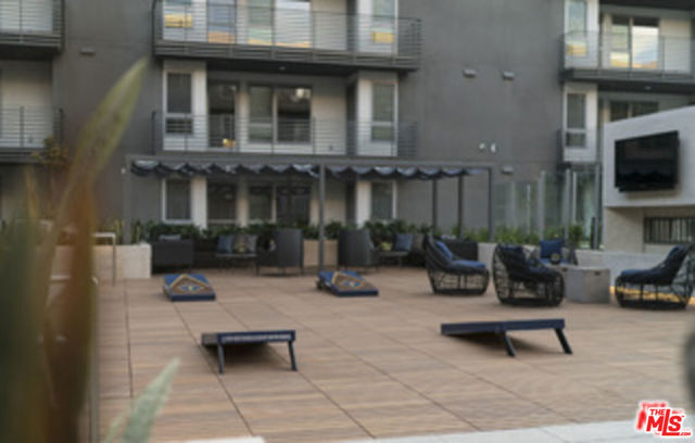 3425 W OLIVE Avenue, Burbank CA: https://media.crmls.org/mediaz/ae718503-0f85-4e54-b7ee-4eedf668f518.jpg