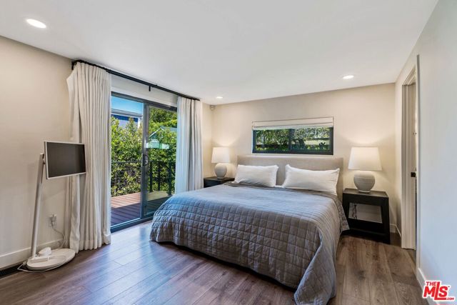 29500 Heathercliff Road, Malibu CA: https://media.crmls.org/mediaz/ae719b10-0e03-42bb-baae-5c4ba86679b8.jpg