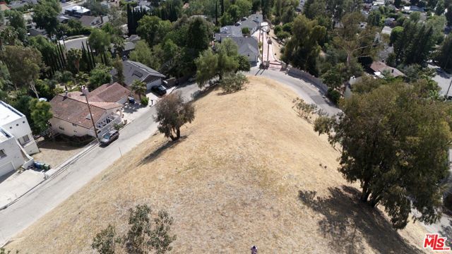 5015 Calatrana Drive, Woodland Hills CA: https://media.crmls.org/mediaz/ae71a8c9-beca-45a3-a7b2-9cb2ac087b3e.jpg