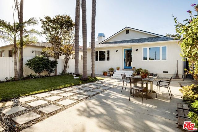 825 Coeur D Alene Avenue, Venice CA: https://media.crmls.org/mediaz/ae7274b2-50f6-49e4-bf44-9a0b18b90eb3.jpg