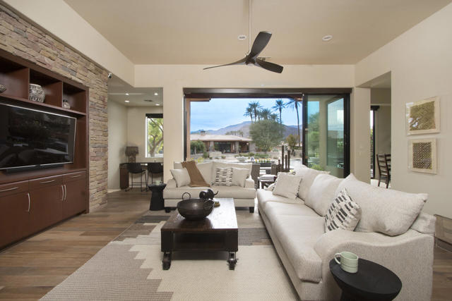 50135 Camino Privado, La Quinta CA: https://media.crmls.org/mediaz/ae72921b-04f9-4102-a973-04c20daef817.jpg