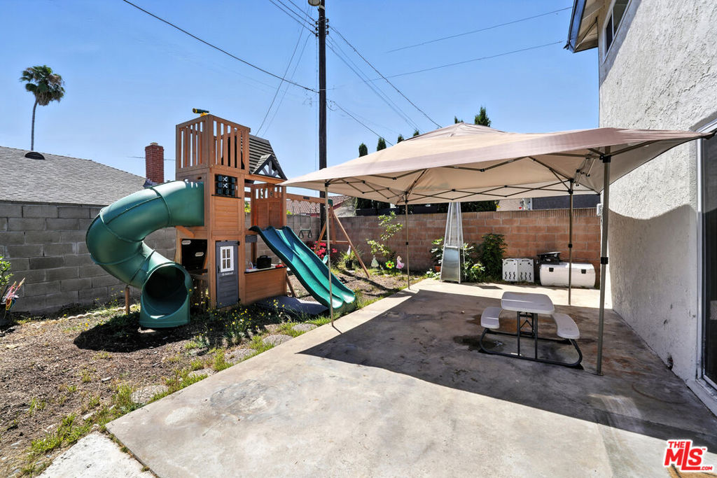 https://media.crmls.org/mediaz/ae72cb2b-95cf-4b5b-a9fd-26fd66427cc0.jpg?preset=X-Large