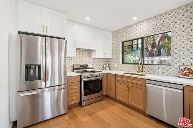 2353 Lucerne Avenue, Los Angeles CA: https://media.crmls.org/mediaz/ae72f6c8-99c2-495a-9605-3b15b08352d0.jpg