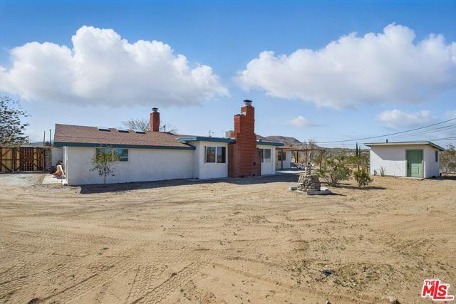 6391 Ruth Drive, Yucca Valley CA: https://media.crmls.org/mediaz/ae735cee-9ffe-451e-8269-0e157a6f44be.jpg