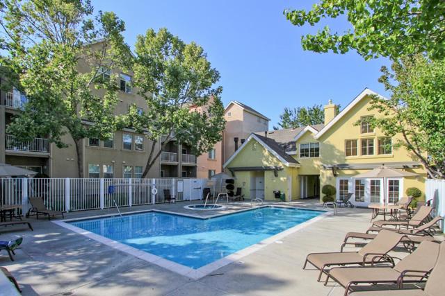 121 Pacchetti Way, Mountain View CA: https://media.crmls.org/mediaz/ae7382c2-7ee5-47cc-b060-8633e55857ae.jpg