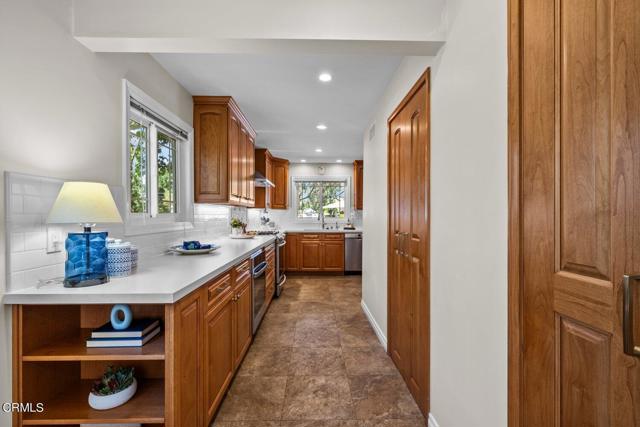 Detail Gallery Image 11 of 51 For 4804 Dunsmore Ave, La Crescenta,  CA 91214 - 3 Beds | 2/1 Baths