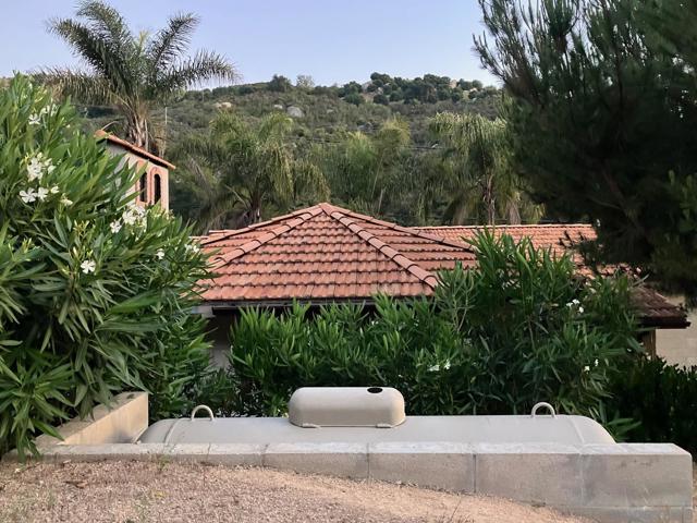 1088 Deer Springs Rd, San Marcos CA: https://media.crmls.org/mediaz/ae74e5b0-6223-442e-910e-233e910df149.jpg