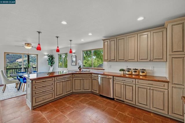 4044 Lambert Rd, El Sobrante CA: https://media.crmls.org/mediaz/ae7549b9-6387-4b2d-aae9-26789f45dd71.jpg
