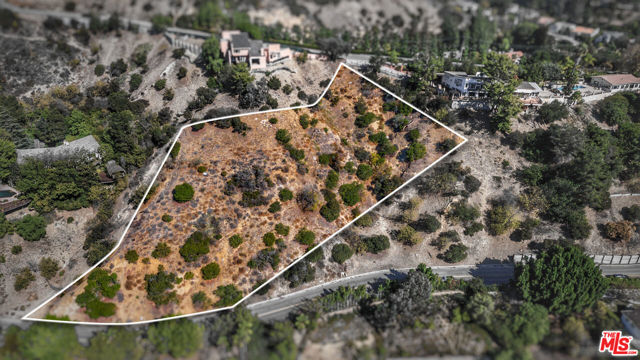 2811 Benedict Canyon Drive photo 5