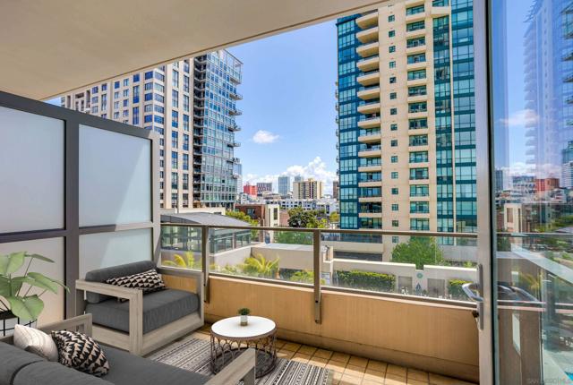 550 Front St, San Diego CA: https://media.crmls.org/mediaz/ae76f164-d3e9-45ca-b805-99945030049d.jpg