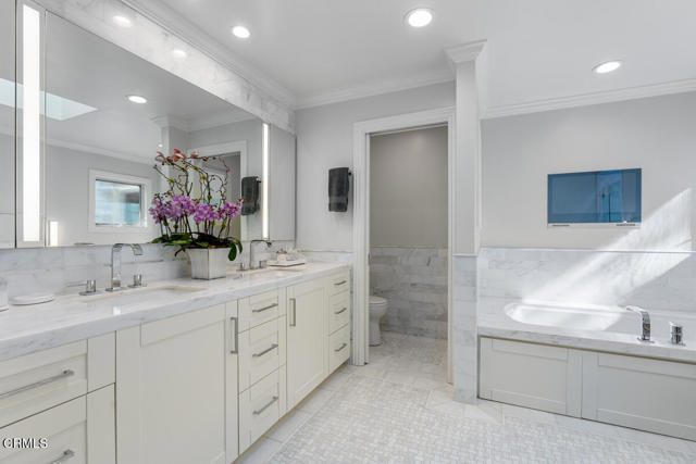 5109 Redwillow Lane, La Canada Flintridge CA: https://media.crmls.org/mediaz/ae7711c1-6c3c-40a0-8414-835710bcfdb0.jpg