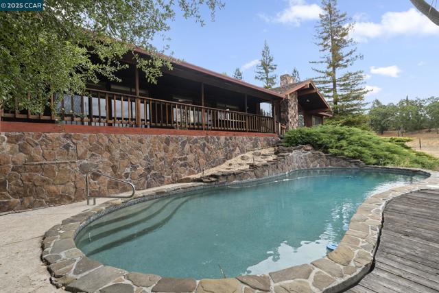 47 Bella Vista Ct, Diablo CA: https://media.crmls.org/mediaz/ae771a59-be12-4d2b-9852-5fa44d69141c.jpg