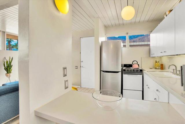 1111 E Palm Canyon Drive, Palm Springs CA: https://media.crmls.org/mediaz/ae774bf6-fb60-4ff9-a631-9d29159226df.jpg