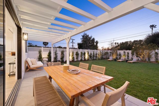 633 N Formosa Avenue, Los Angeles CA: https://media.crmls.org/mediaz/ae779714-e9b1-476f-8918-52dde76dca05.jpg