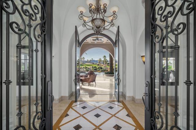 52345 Via Savona, La Quinta CA: https://media.crmls.org/mediaz/ae77f74f-657e-4d1f-a6f1-96e3ed5fda73.jpg