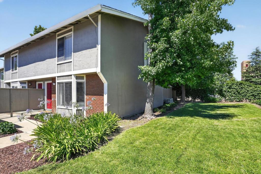 832 Royal Ann Lane