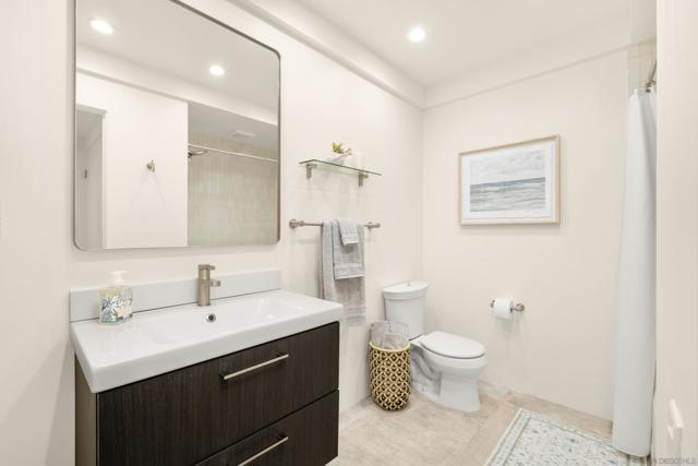 Image 22 of 33 For 119 Via Coronado