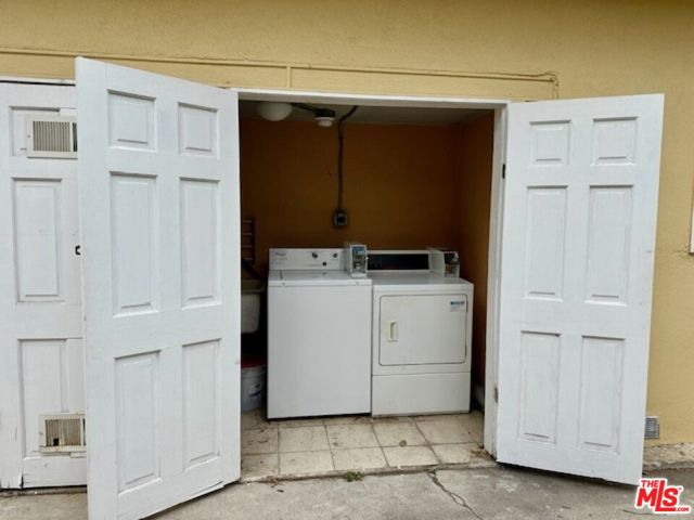 1114 S Sherbourne Drive, Los Angeles CA: https://media.crmls.org/mediaz/ae78b5ad-b703-4e94-a8eb-c2e4dba6457c.jpg