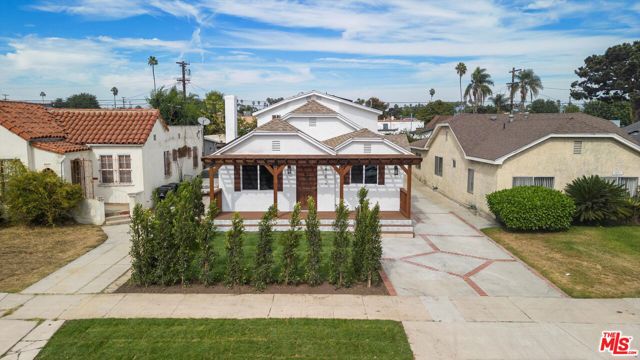 3815 W 60th Street, Los Angeles CA: https://media.crmls.org/mediaz/ae7913d5-215f-4020-8678-90849e00fc05.jpg