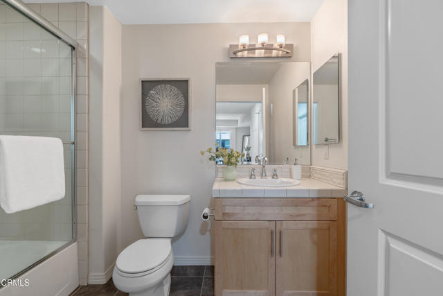 931 E Walnut Street, Pasadena CA: https://media.crmls.org/mediaz/ae795008-4846-4db7-8f47-808823106a90.jpg