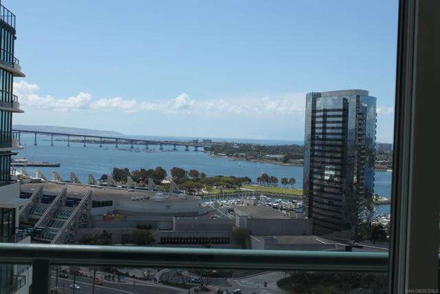 555 Front St, San Diego CA: https://media.crmls.org/mediaz/ae798dbc-e3c0-407e-b3e4-fe5c6a591d61.jpg