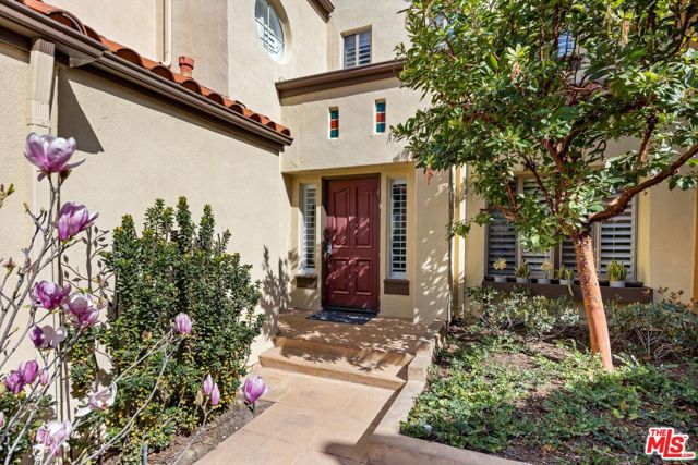 1003 Muirfield Drive, Newport Beach CA: https://media.crmls.org/mediaz/ae79baab-bfca-4ad7-8c9b-4c3446a778de.jpg