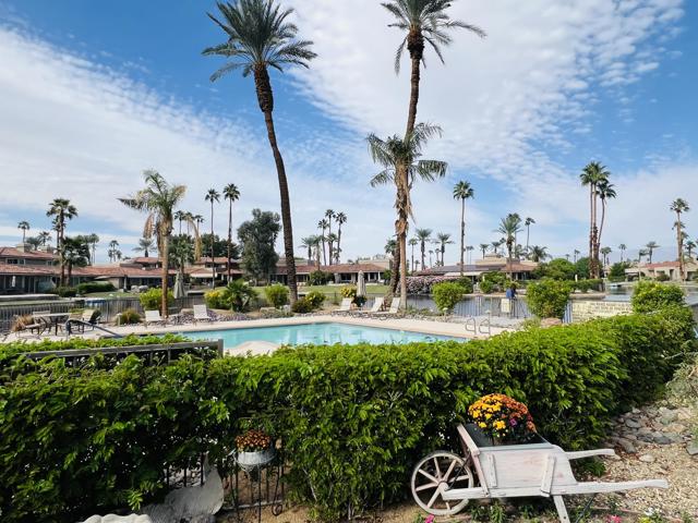 165 Lake Shore Drive, Rancho Mirage CA: https://media.crmls.org/mediaz/ae7ad697-c5c4-4dfc-a31f-dbe0e9800701.jpg