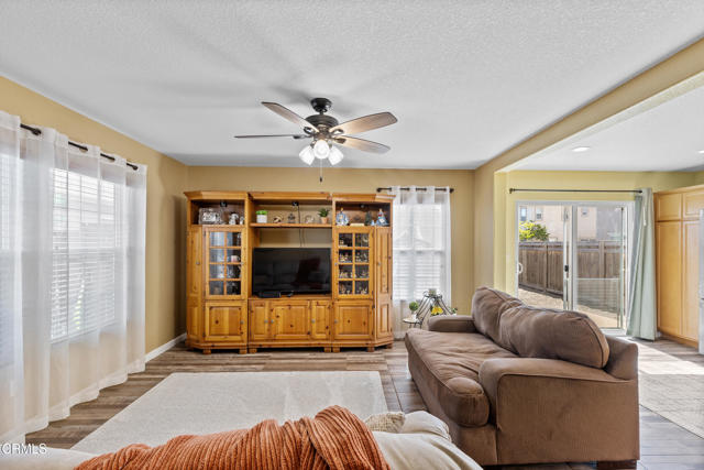 Detail Gallery Image 6 of 34 For 2024 Green Ridge Cir, Lompoc,  CA 93436 - 3 Beds | 2/1 Baths