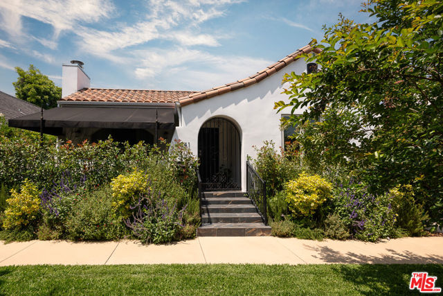 1841 Rose Villa Street, Pasadena CA: https://media.crmls.org/mediaz/ae7b2e39-398a-4f38-8c46-56a44bc30c39.jpg