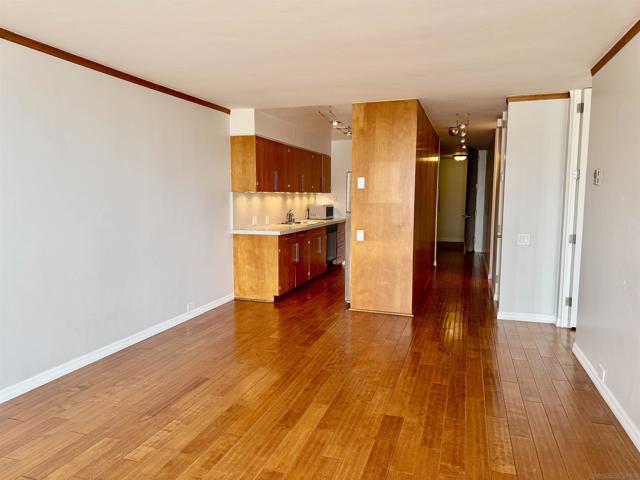 800 Prospect St, La Jolla CA: https://media.crmls.org/mediaz/ae7b50f9-e359-4402-9204-844b365ac271.jpg