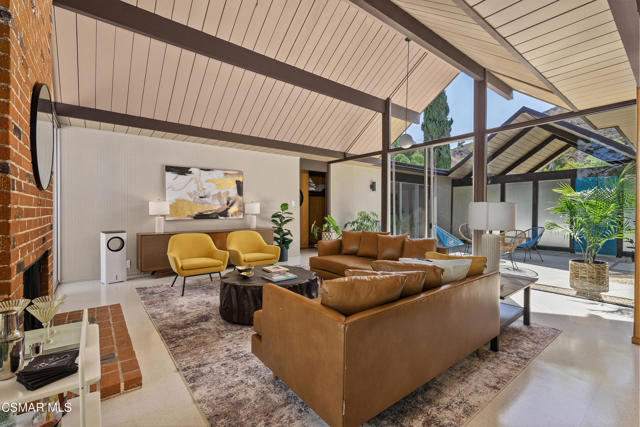 1449 Fordham Avenue, Thousand Oaks CA: https://media.crmls.org/mediaz/ae7bf11a-18eb-4f9d-af1c-304a2061ac55.jpg