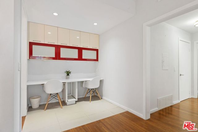 306 Bora Bora Way, Marina del Rey CA: https://media.crmls.org/mediaz/ae7bf2f4-bfb0-4c22-944a-ed6c945d8399.jpg