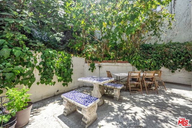 422 S Coronado Street, Los Angeles CA: https://media.crmls.org/mediaz/ae7c1e2d-07c2-4956-865e-c97dee16a78e.jpg