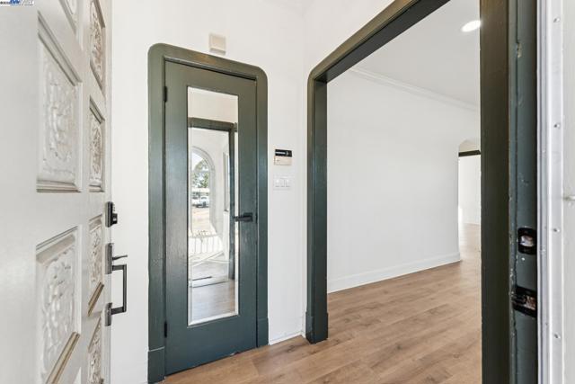 2734 Macarthur Blvd, Oakland CA: https://media.crmls.org/mediaz/ae7d466f-a3c1-4373-a453-09dcbd9e70e6.jpg