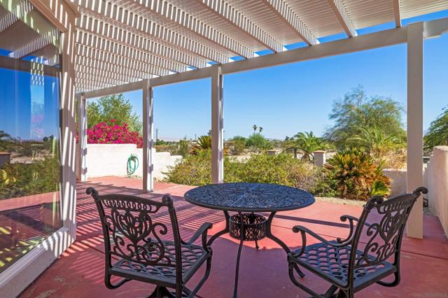 341 Ocotillo Cir, Borrego Springs CA: https://media.crmls.org/mediaz/ae7d8477-3ff9-43b0-8933-9c74a14db274.jpg