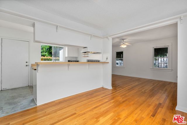 1507 14th Street, Santa Monica CA: https://media.crmls.org/mediaz/ae7d8cc4-7e53-4e01-94f6-fa928042dad4.jpg