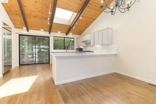 1881 Grand View Drive, Oakland CA: https://media.crmls.org/mediaz/ae7da116-1e60-4337-8851-20d3e6ff2805.jpg