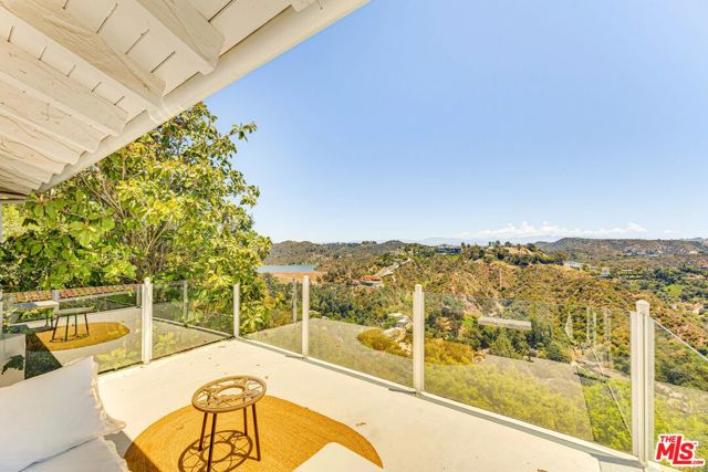 1410 Stradella Road, Los Angeles CA: https://media.crmls.org/mediaz/ae7e84fe-1c73-415f-82a1-1862d3cde11c.jpg