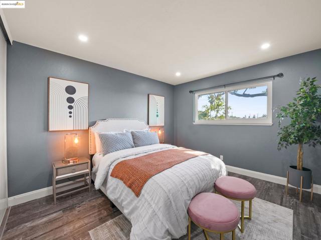 2106 Otis Dr, Alameda CA: https://media.crmls.org/mediaz/ae7f77a8-bc5c-4c0f-b755-56059c5f039a.jpg