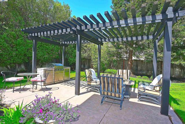 320 Oaks Bridge Pl, Pleasanton CA: https://media.crmls.org/mediaz/ae7f7c98-8cd2-4fdb-a71c-3f638de228cb.jpg