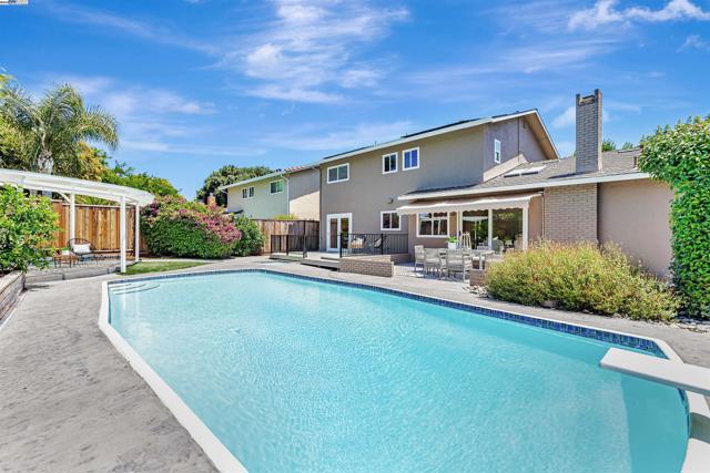 2531 Willowren Way, Pleasanton CA: https://media.crmls.org/mediaz/ae7f8b8f-23ed-4eda-a113-91e63c506f3a.jpg
