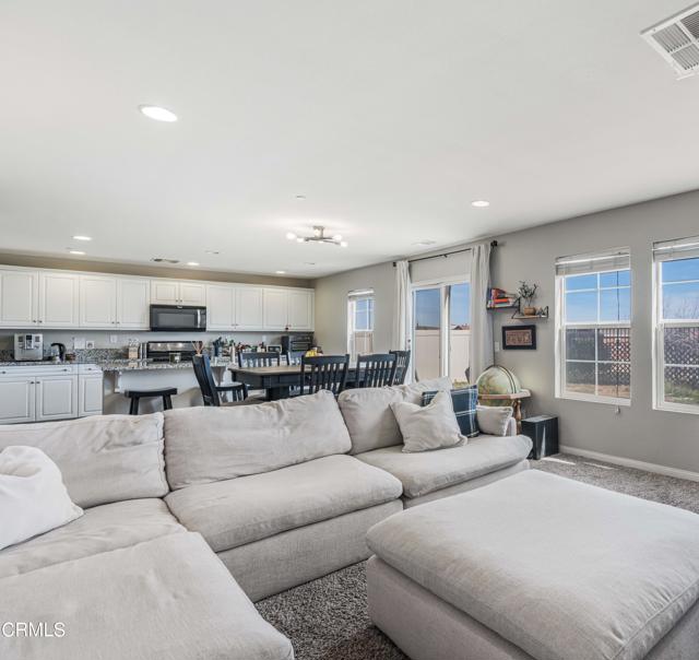 Detail Gallery Image 2 of 19 For 37530 Henna Ln, Palmdale,  CA 93551 - 3 Beds | 2/1 Baths